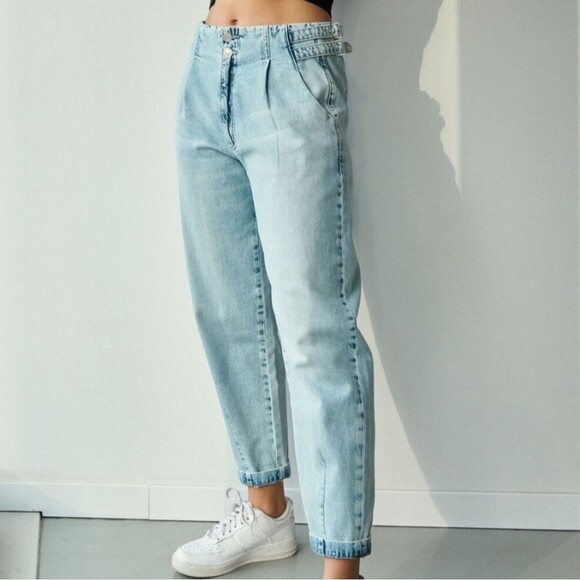Garage Denim 80's Mom Jeans Light Wash Women Sz 05/27 Pleated Front Pockets - Picture 1 of 10